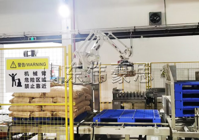 合成樹脂全自動碼垛機，全自動碼垛機械手案例