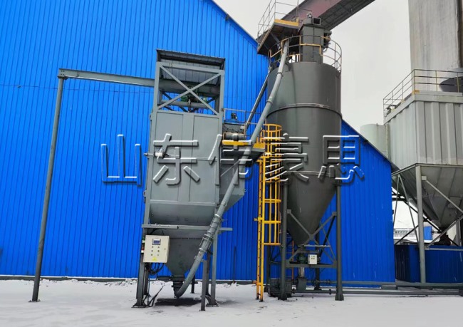 除塵灰自動(dòng)噸袋投料站，全密封噸包拆包機(jī)現(xiàn)場