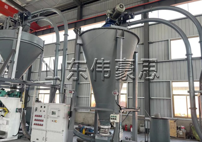 石墨粉管鏈式輸送機，管鏈粉體輸送設備現場