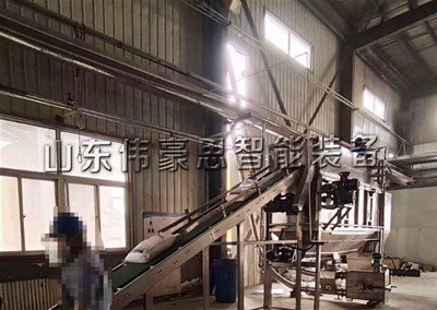 為什么使用工業(yè)堿自動破袋機能夠杜絕粉塵污染？