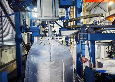 片堿全自動噸包秤廠家，全自動噸袋包裝機現(xiàn)場
